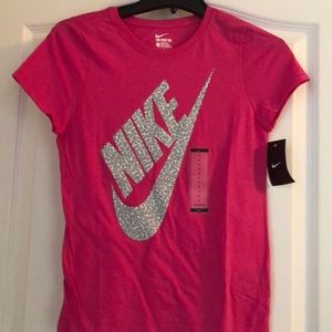 new with tags pink Nike t shirt